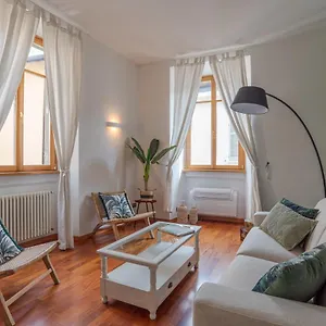 First & Urban Oasis - By Myhomeincomo Côme