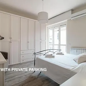 Apartment Lovely With Private Parking In, Como